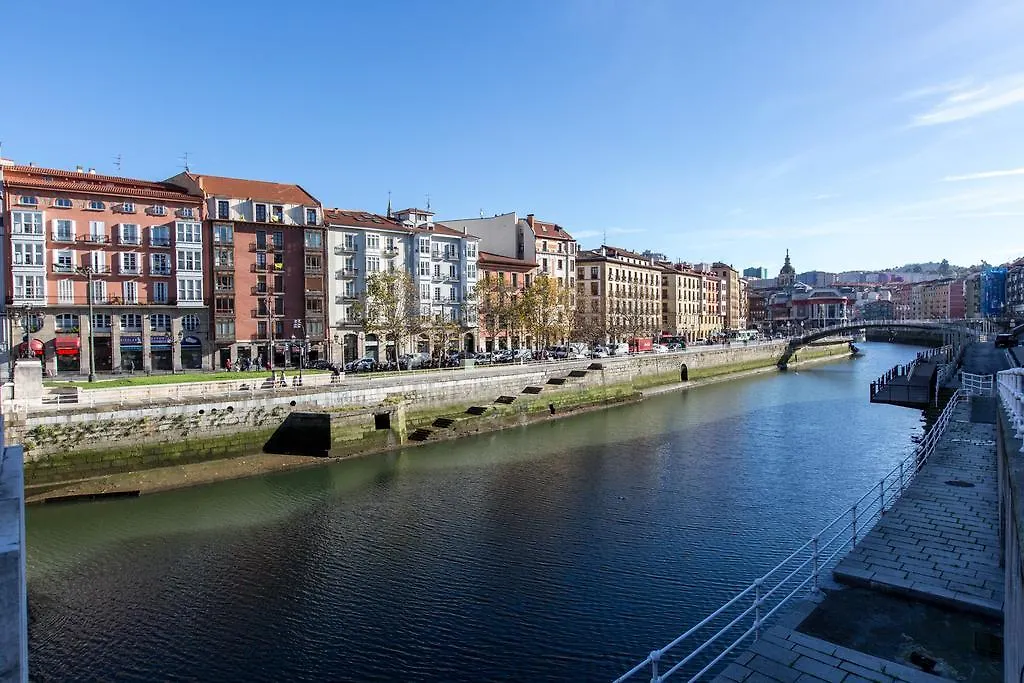 Apartamento céntrico con vistas a la Ría! garage, ideal 2-4 Bilbao 0*,