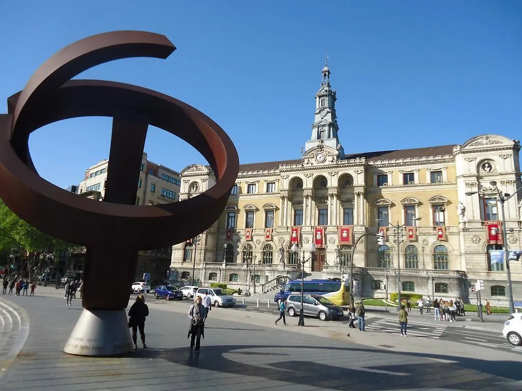 Apartamento Centrico Con Vistas A La Ria! Garaje, Ideal 2-4 0*, Bilbao Spain