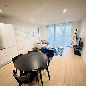 Spacious Modern 1 Bed Apartment. Apartment London