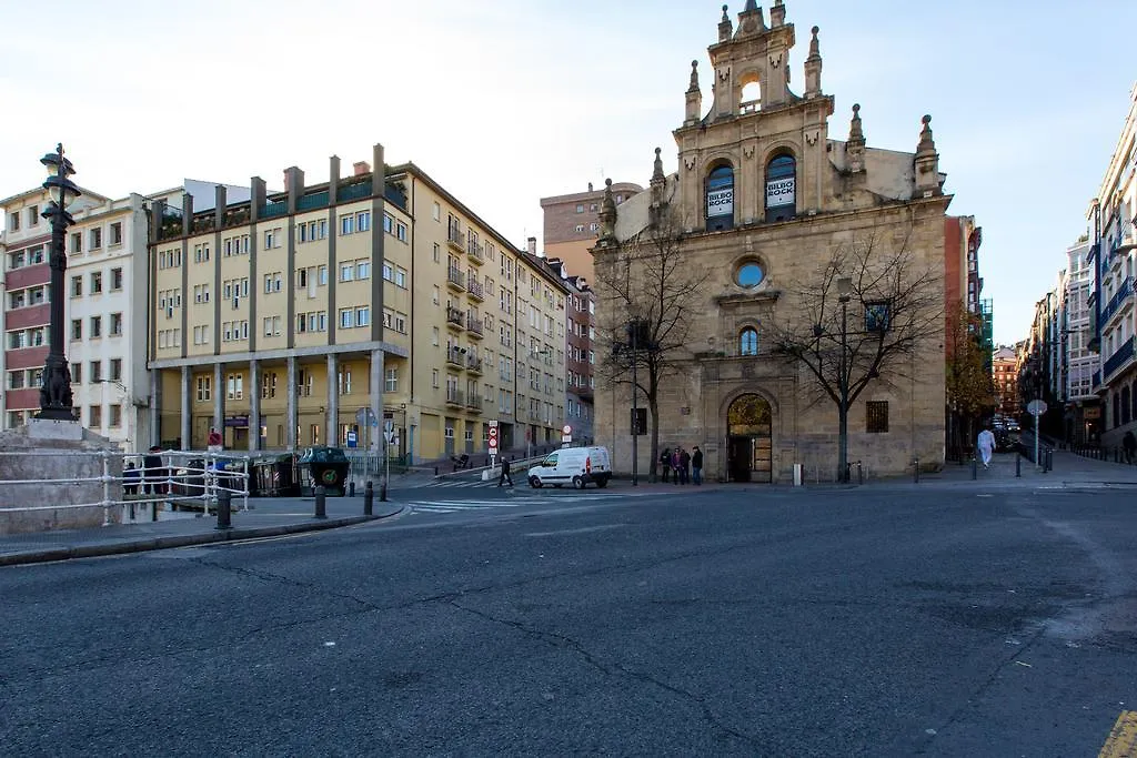 Apartamento Centrico Con Vistas A La Ria! Garaje, Ideal 2-4 Bilbao Spanje